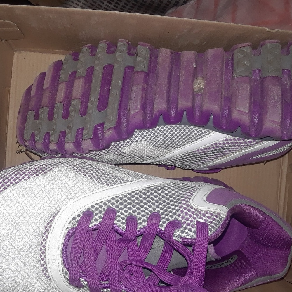 Reebok - Picture 2 of 2